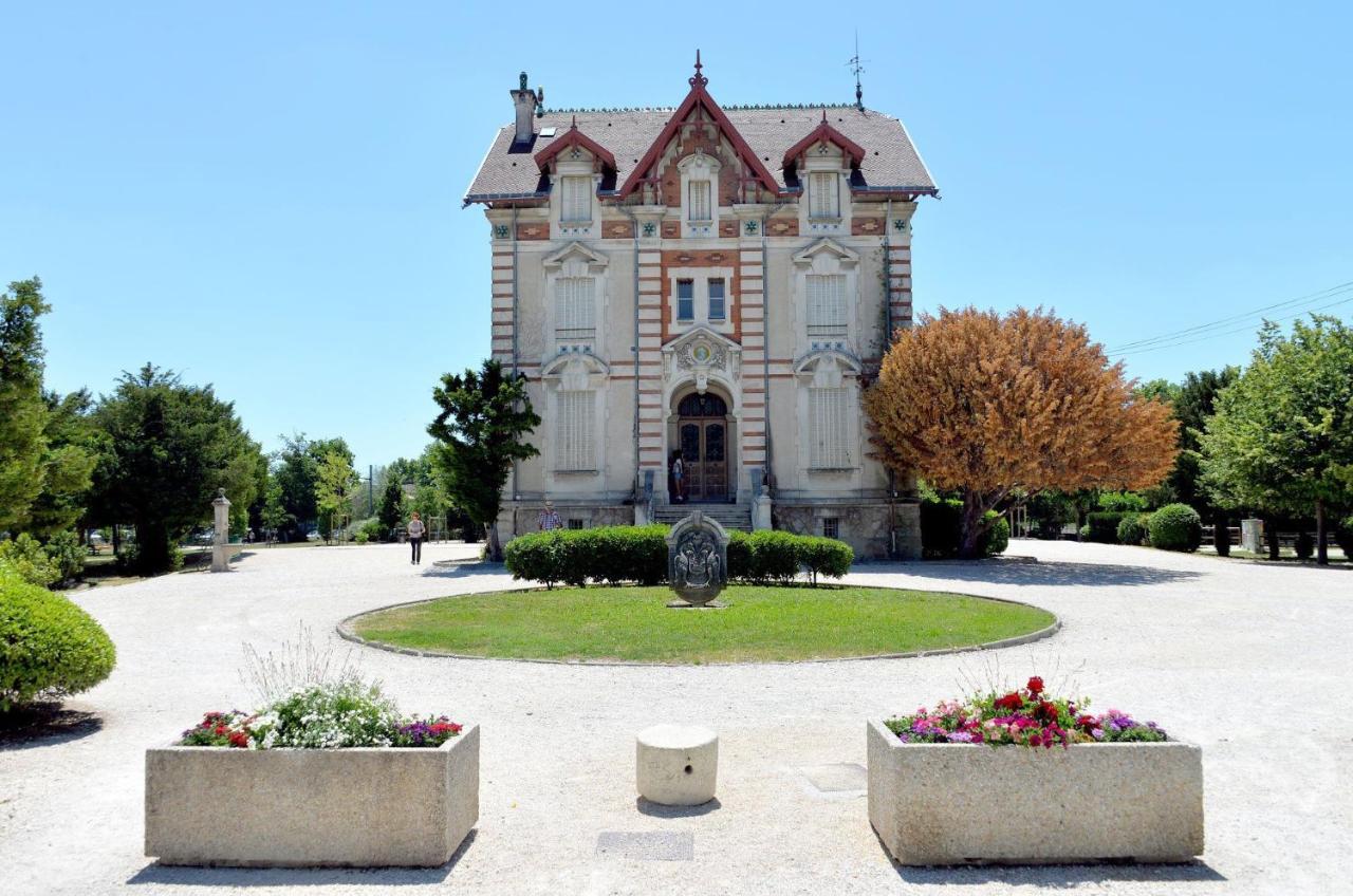 איל-סור-לה-סורג Le Petit Studio - 15 M2 - Centre Ville - Sorgue A 50 M מראה חיצוני תמונה