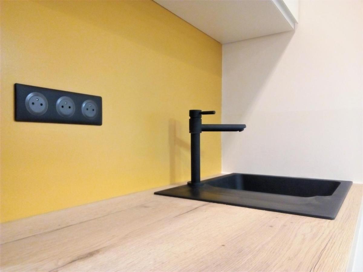 איל-סור-לה-סורג Le Petit Studio - 15 M2 - Centre Ville - Sorgue A 50 M מראה חיצוני תמונה