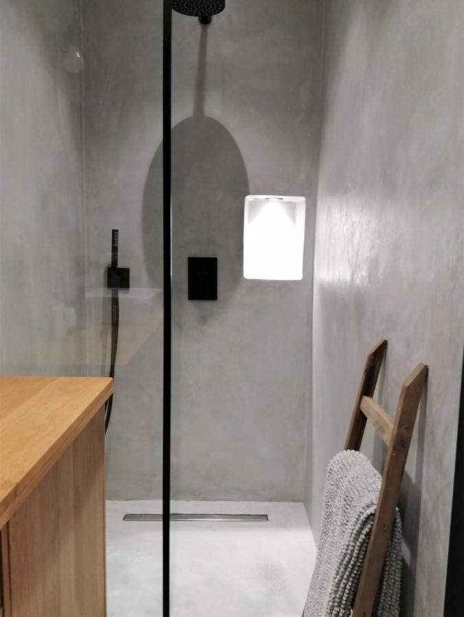 איל-סור-לה-סורג Le Petit Studio - 15 M2 - Centre Ville - Sorgue A 50 M מראה חיצוני תמונה