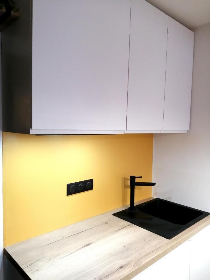 איל-סור-לה-סורג Le Petit Studio - 15 M2 - Centre Ville - Sorgue A 50 M מראה חיצוני תמונה
