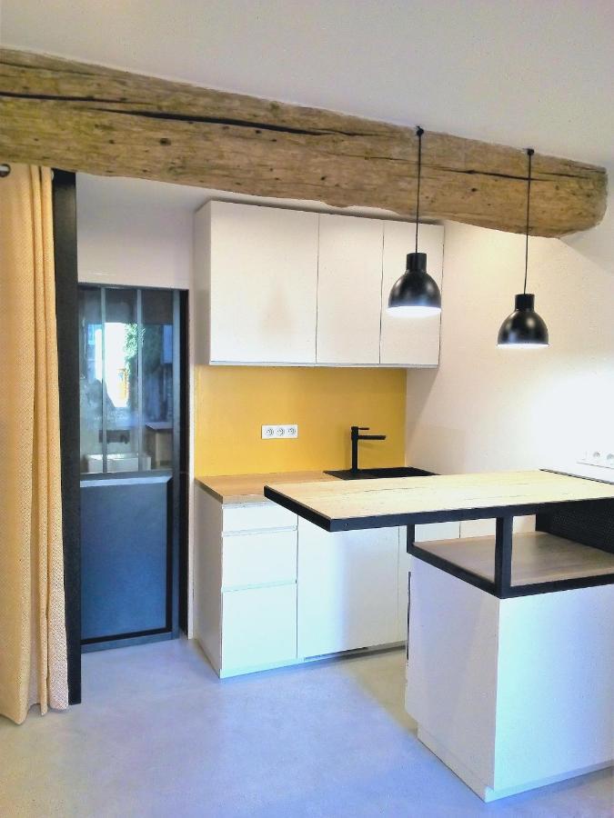 איל-סור-לה-סורג Le Petit Studio - 15 M2 - Centre Ville - Sorgue A 50 M מראה חיצוני תמונה